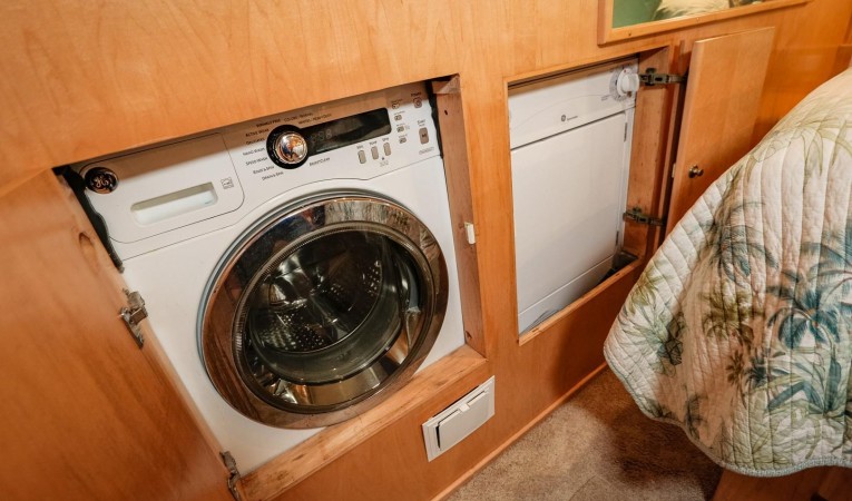 53 Navigator Master Stateroom