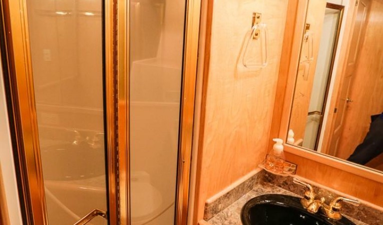 53 Navigator VIP Ensuite Head