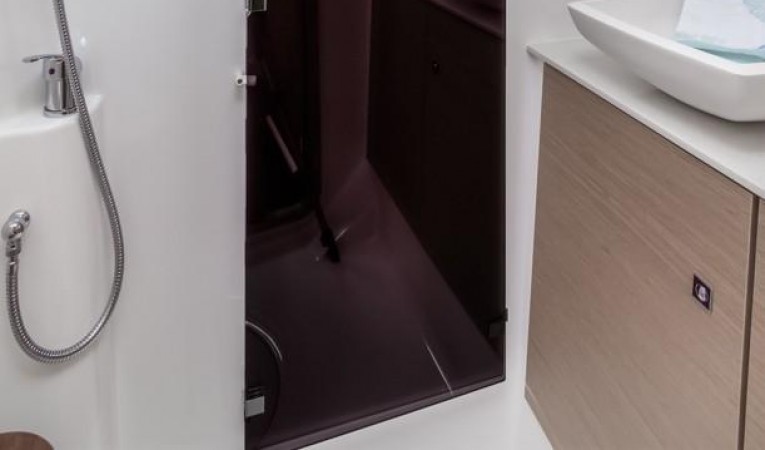 52 Dufour Master Shower