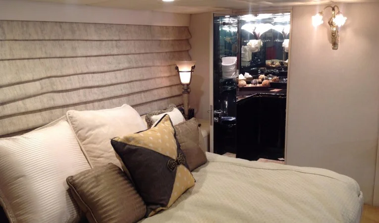 105 Broward MASTER STATEROOM
