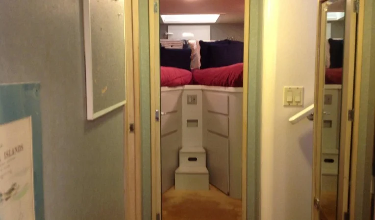 105 Broward CREWS' QUARTERS