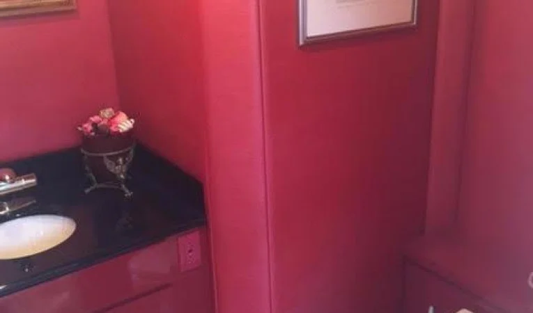105 Broward POWDER ROOM