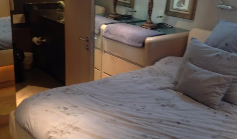 105 Broward STARBOARD VIP STATEROOM