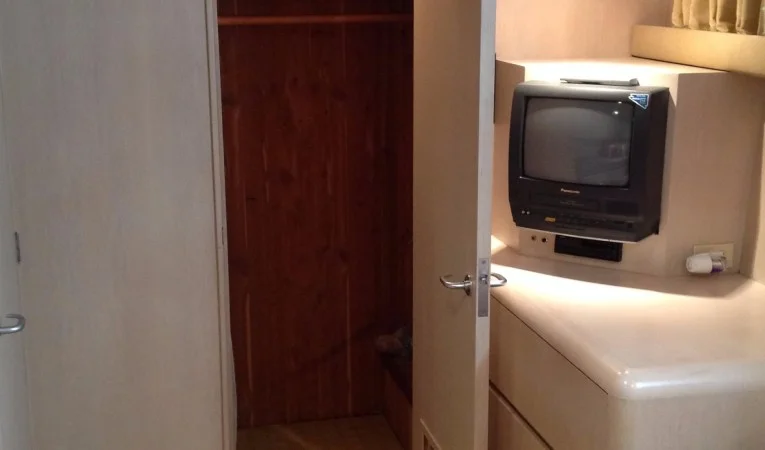 105 Broward PORT GUEST STATEROOM