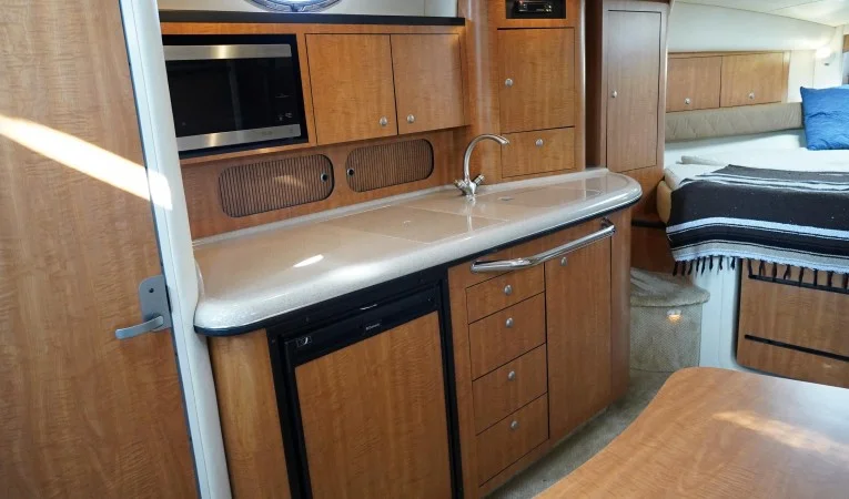 34 Sea Ray Galley