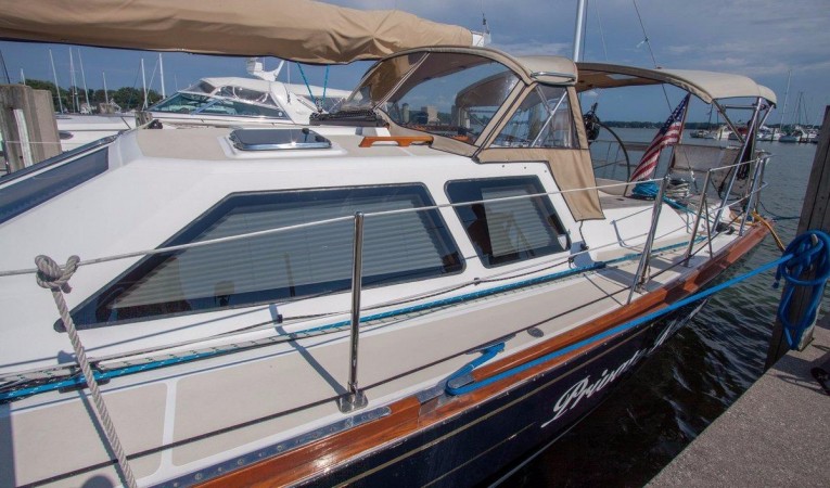 44 Tartan 7 At dockside - 4