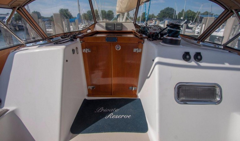 44 Tartan 13 Companionway