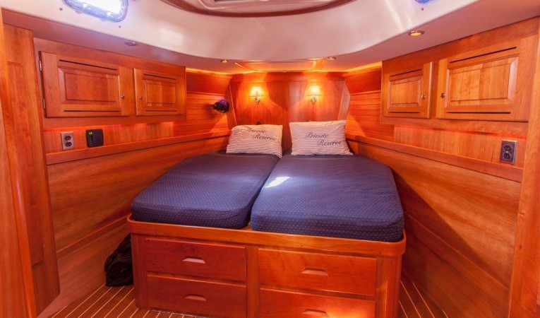 44 Tartan 19 Forward Berth Island Queen