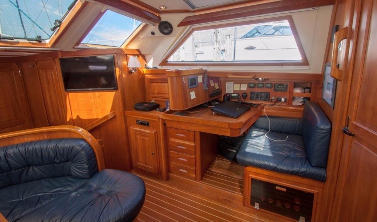 44 Tartan 24 Navigation Center to Starboard