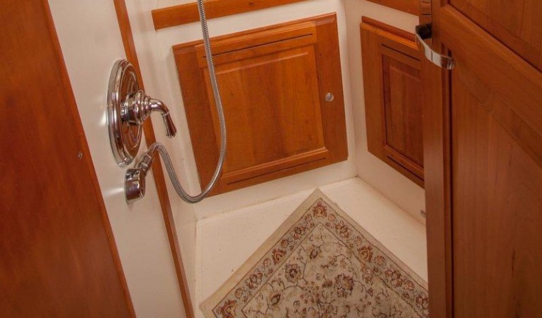 44 Tartan 25 Midship Head - Portside