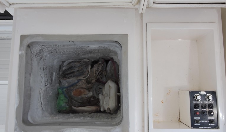 46 Bertram Cockpit Freezer