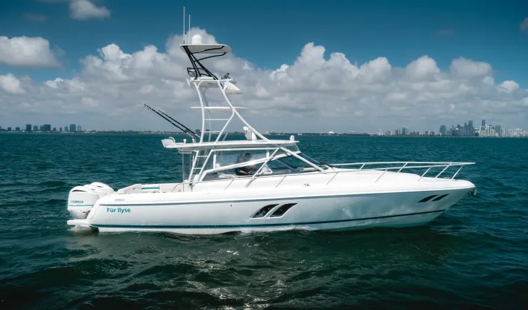 43 Intrepid Stbd Profile Still