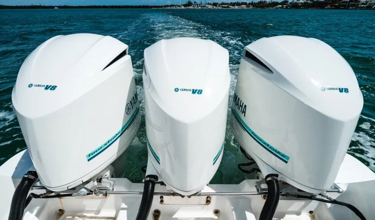 43 Intrepid Triple 350 Yamahas