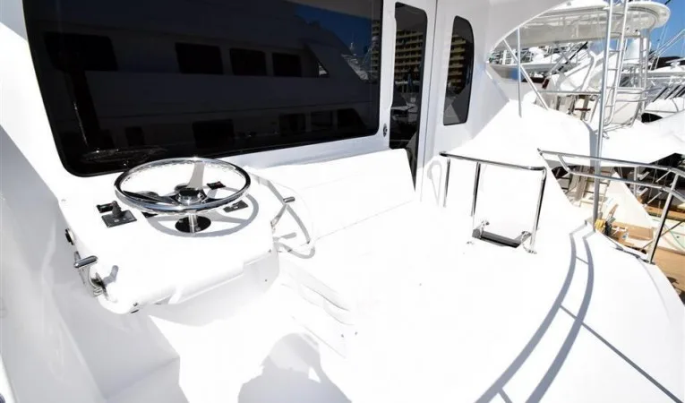 64 Hatteras Aft Bridge Helm