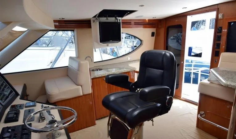 64 Hatteras Bridge Starboard