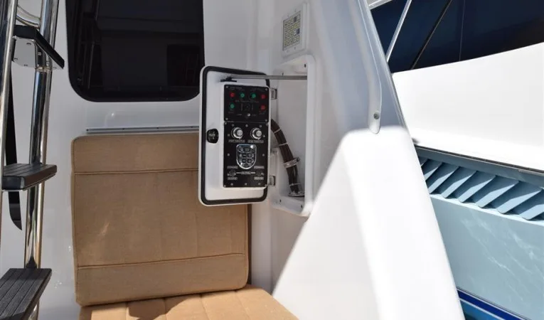 64 Hatteras Cockpit Controls