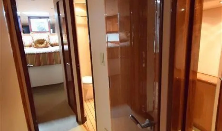 64 Hatteras Companionway Forward