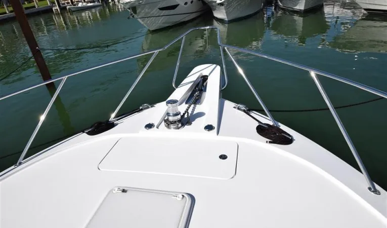 64 Hatteras Foredeck