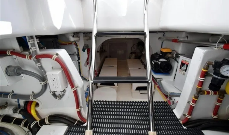 64 Hatteras Lazzarette