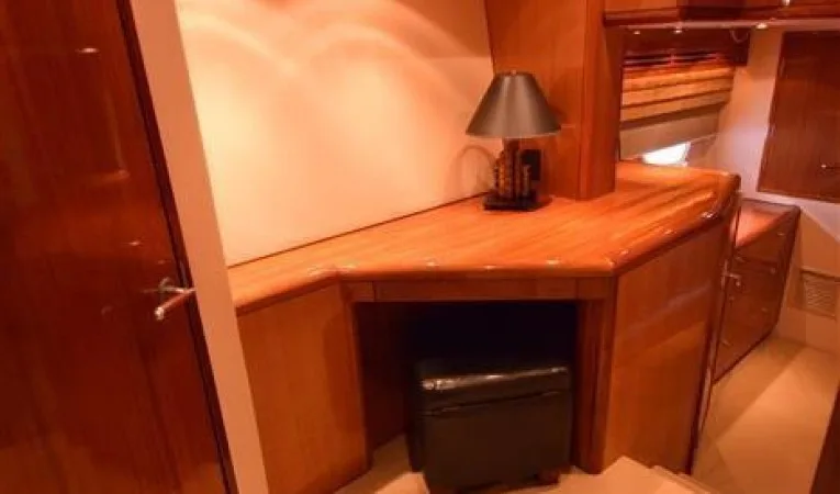 64 Hatteras Master Stateroom Vanity