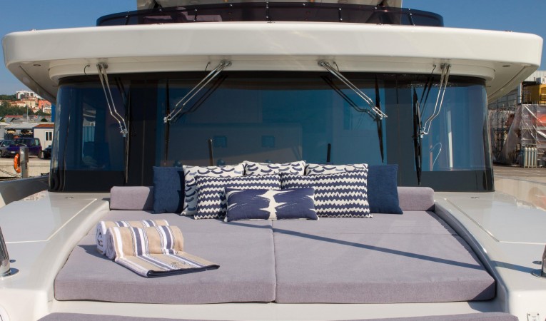 89 Cantiere delle Marche Foredeck Sun Pads