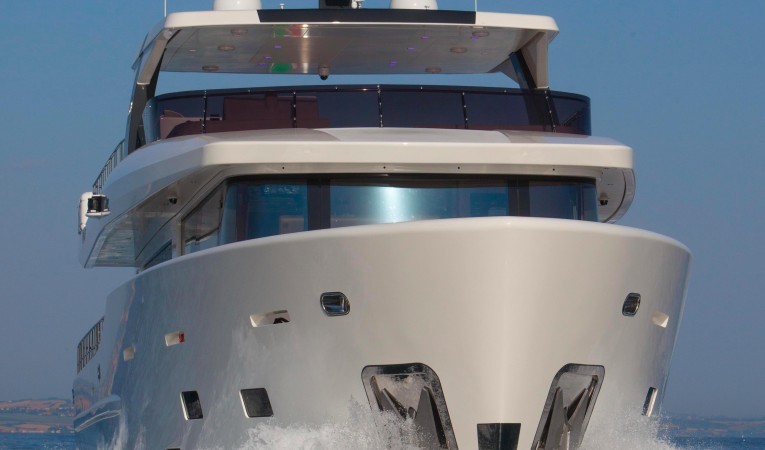 89 Cantiere delle Marche Bow Running