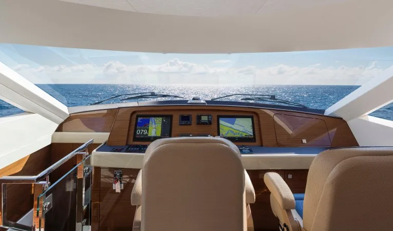75 Hatteras Helm