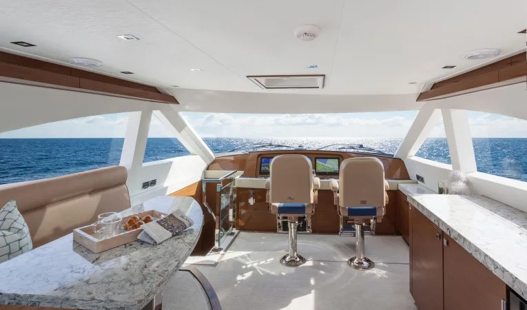 75 Hatteras Enclosed Sky-lounge (daytime)