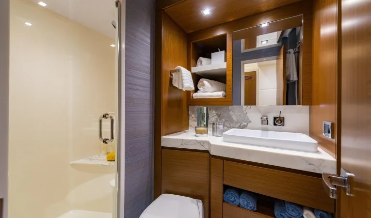 75 Hatteras Guest head and shower