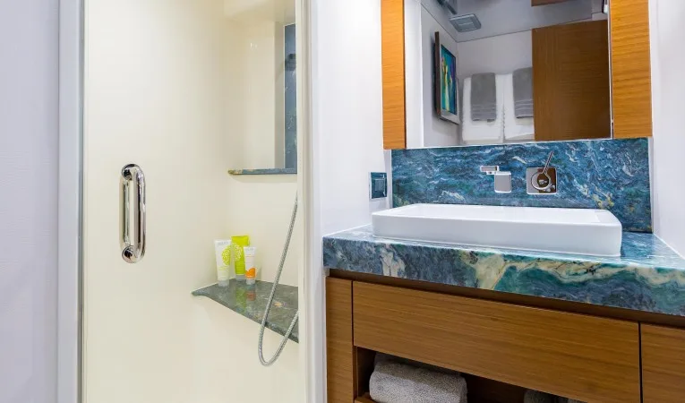 75 Hatteras VIP Head and shower