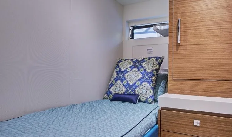 75 Hatteras Crew Cabin