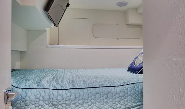 75 Hatteras Captains Cabin