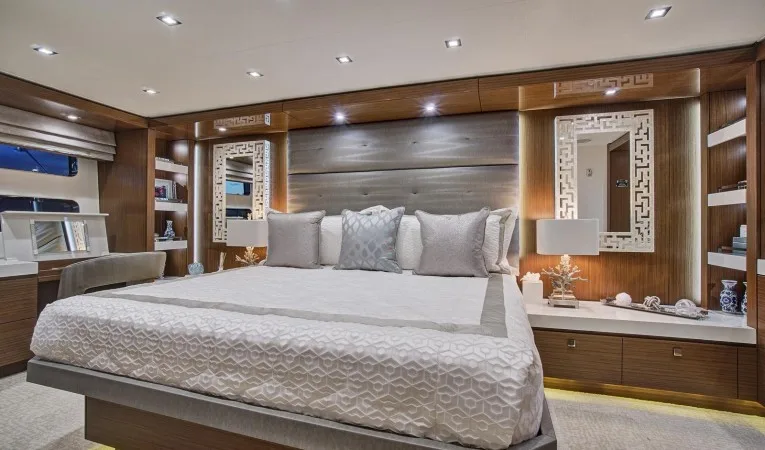 75 Hatteras Master Cabin