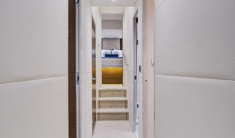 75 Hatteras Lower guest cabin hallway