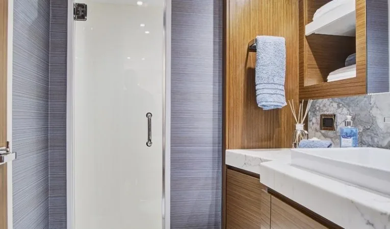 75 Hatteras Guest head and shower