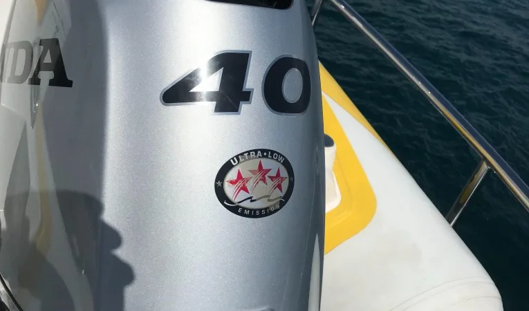 75 Hatteras Tender Honda 40hp (4 stroke)