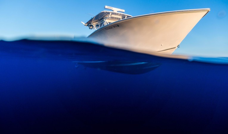 33 SeaHunter Underwater Starboard