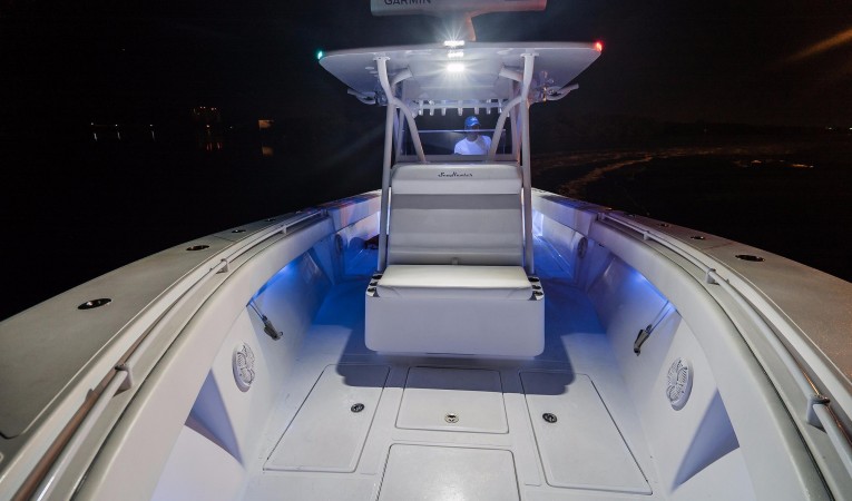 33 SeaHunter Looking Aft w/ Spreader