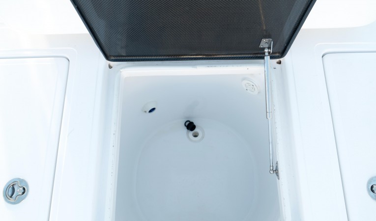 33 SeaHunter Additional Livewell