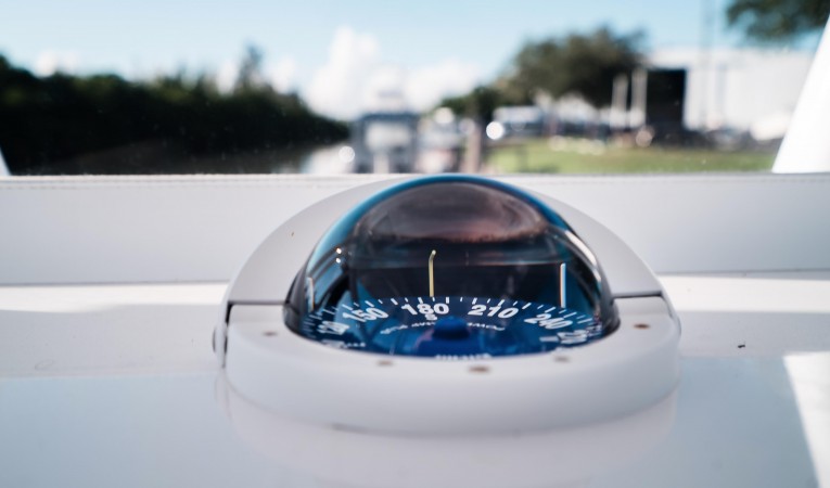 33 SeaHunter Compass