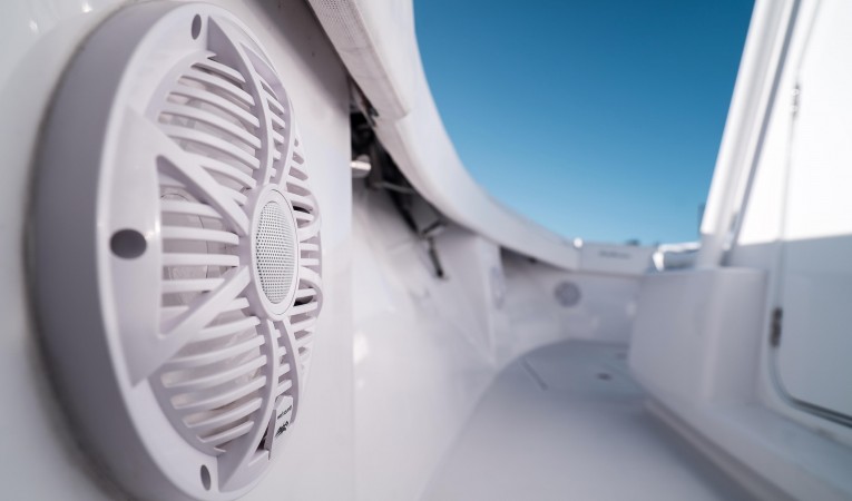 33 SeaHunter Wetsounds 2