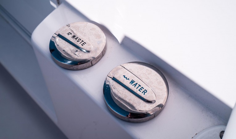 33 SeaHunter Freshwater/Waste