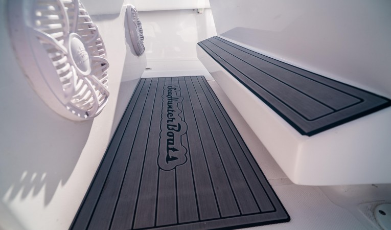 33 SeaHunter Helm Speakers