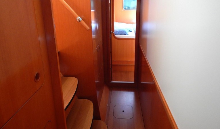 41 Lagoon Companionway