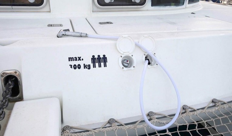 41 Lagoon Forward Deck