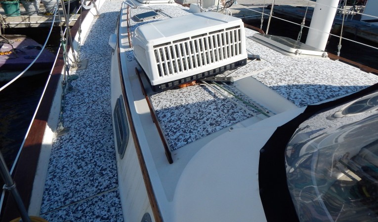 42 Pearson deck - air conditioner