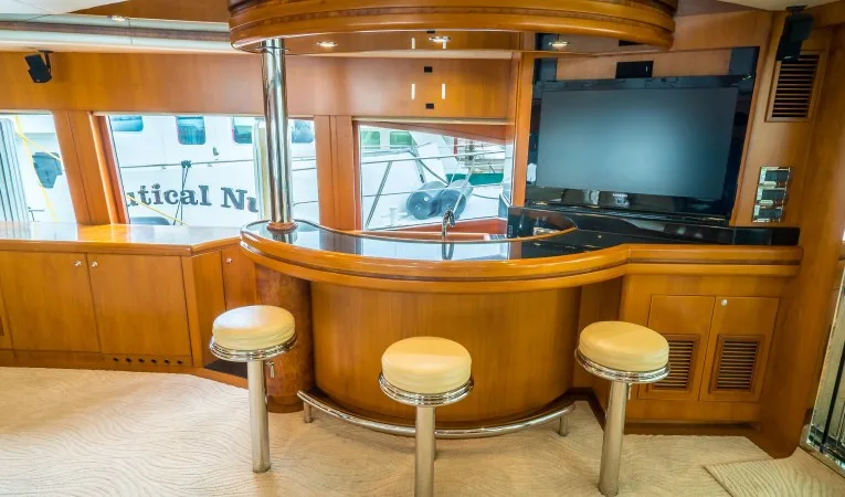 82 Monte Fino Salon Bar
