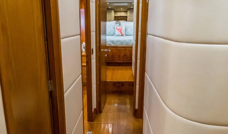 82 Monte Fino Main passageway