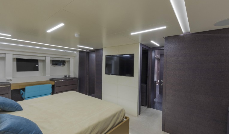 102 Cerri Cantieri Navali Master stateroom