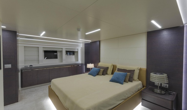 102 Cerri Cantieri Navali Master stateroom